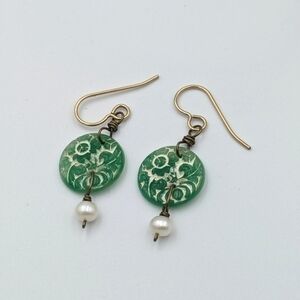 Vintage carved disc green dangle earrings
